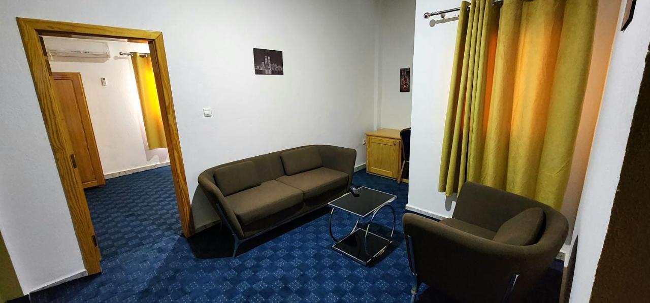 Hotel Le Bon Choix นูอาดิบู ภายนอก รูปภาพ